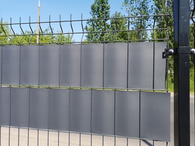 taśma ogrodzenowa pcv - czyli jak osłonić płot